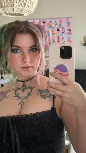 wehab96824 (25) female from GB - sexting partner