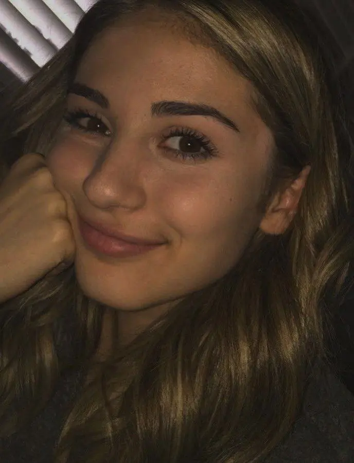 wehesib971 (19) female from US - sexting partner