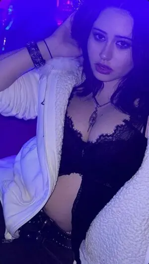 wekiyi3866 (18) female from GB - sexting partner