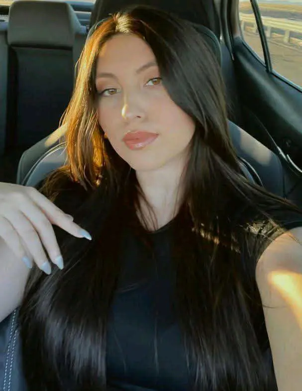 wemepa (22) female from GB - sexting partner