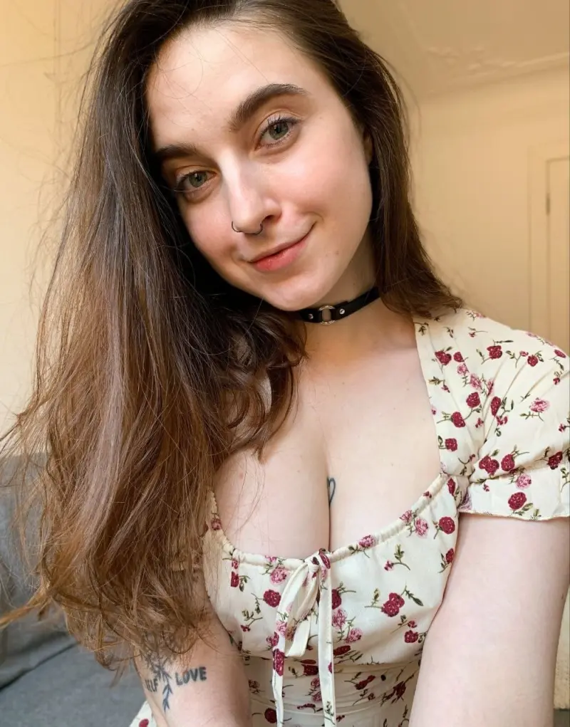 werawot977 (18) female from GB - sexting partner