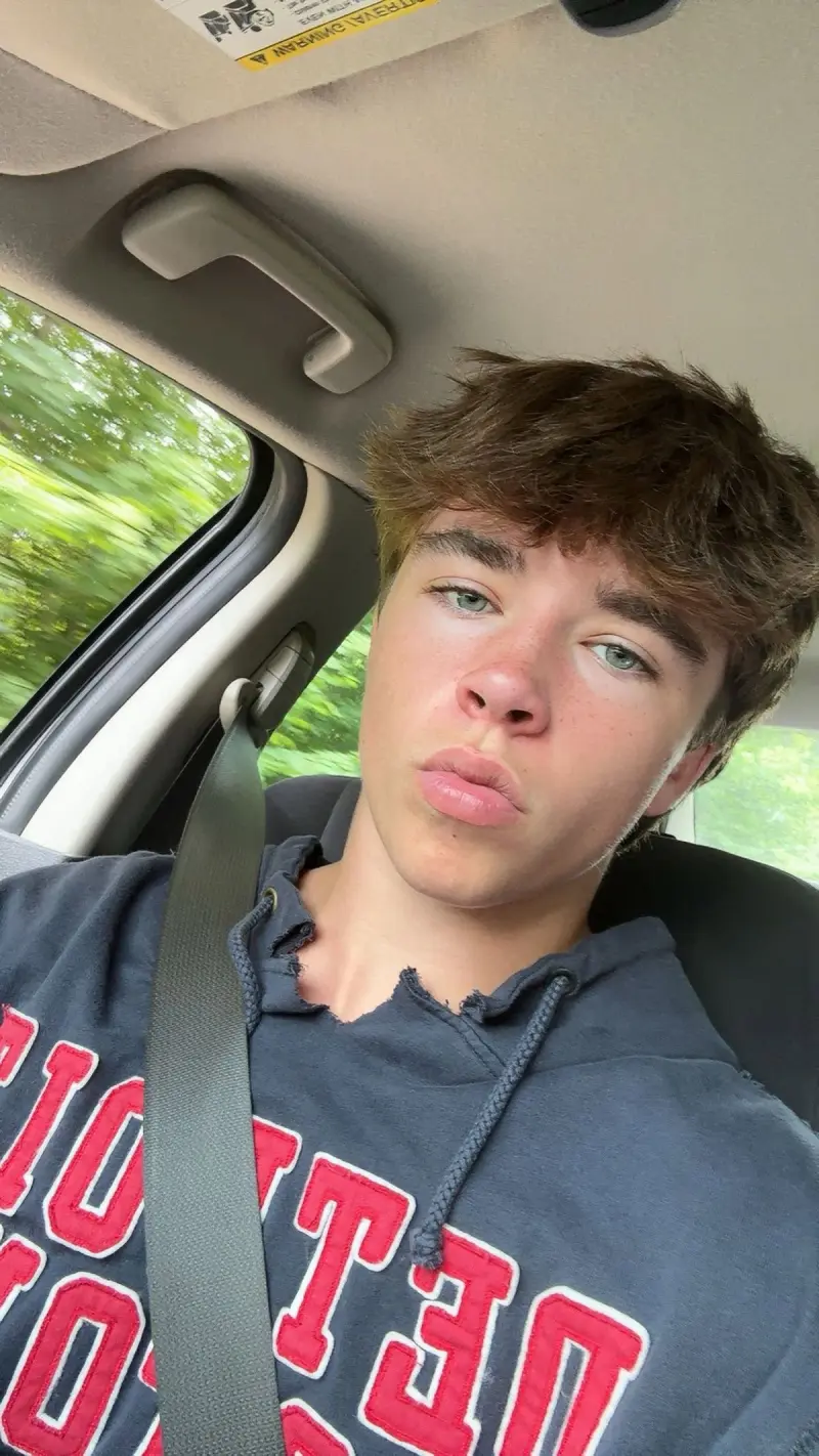 werkzakelijk1 (18) male from BE - similar profile