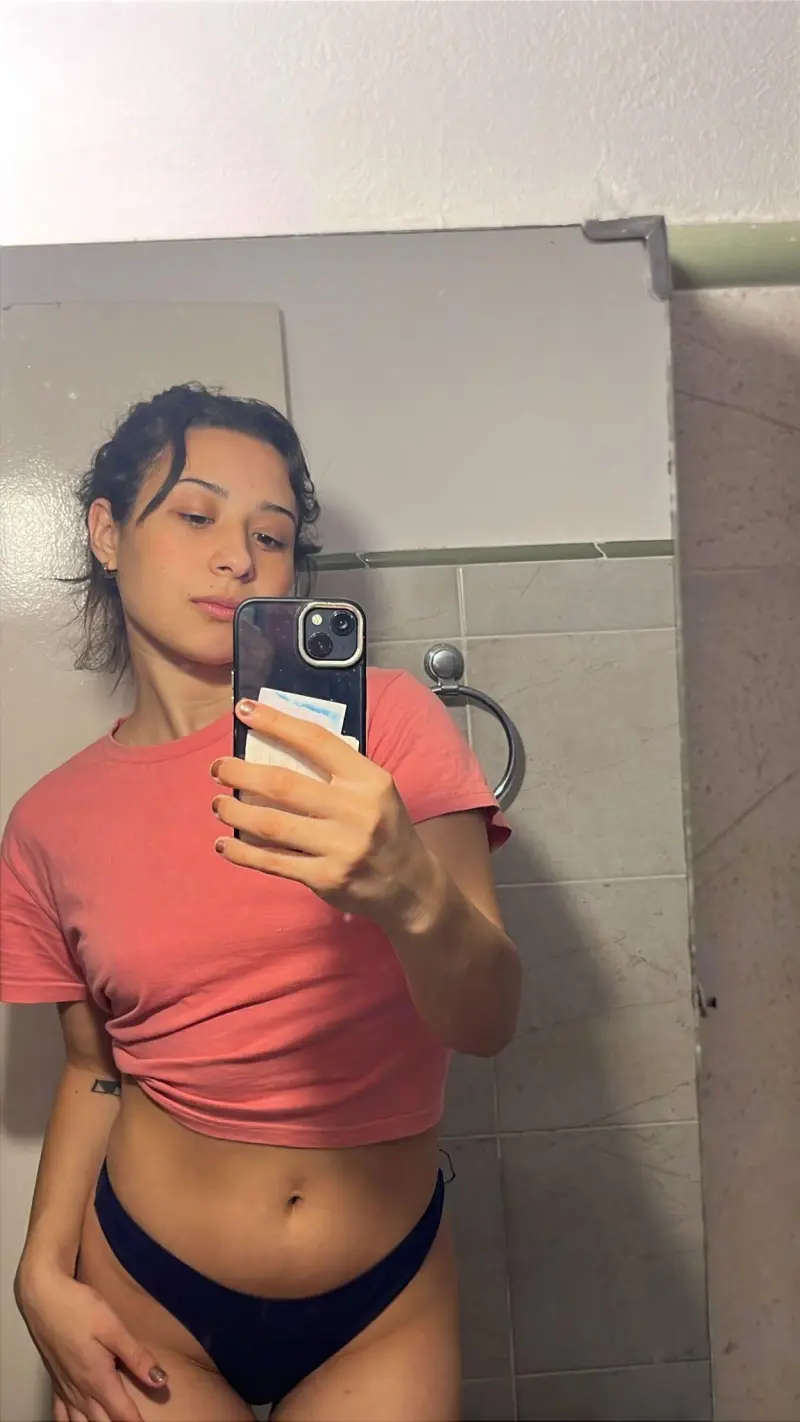 wetpussy5724 (18) female from CA - sexting partner