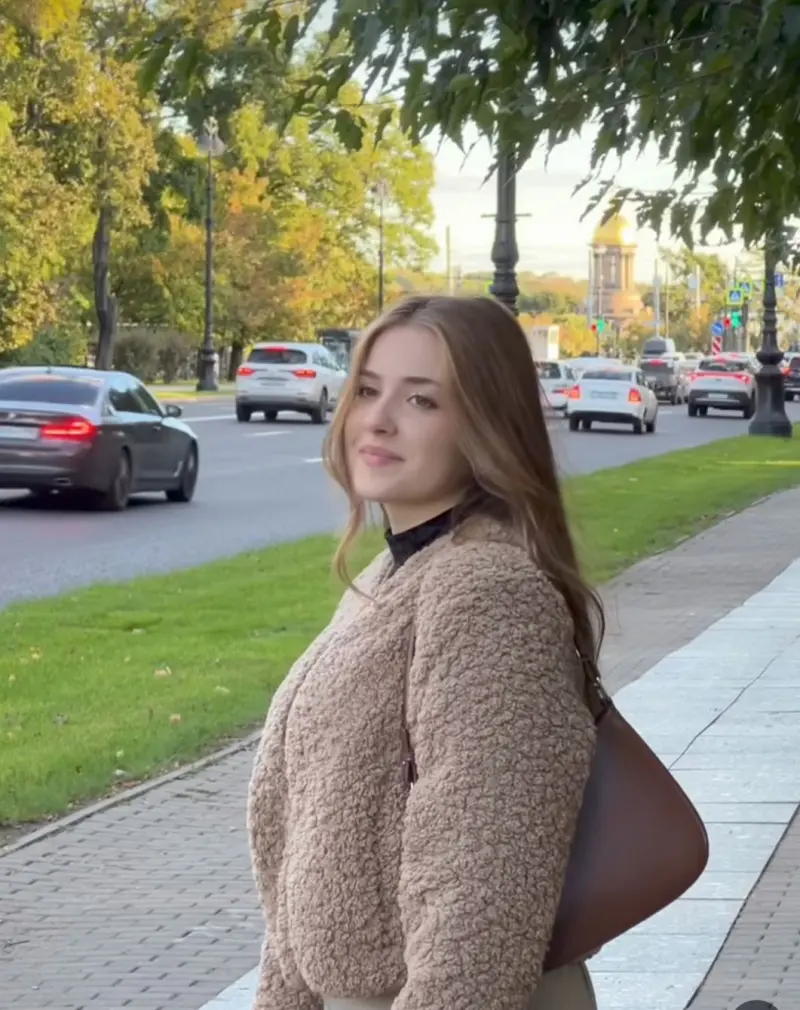 wevobg (18) female from FR - sexting partner