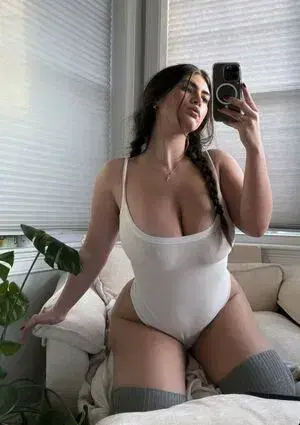 wewele7660 (18) female from SZ - sexting partner