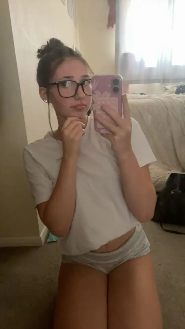 wicabep236 (18) female from AU - sexting partner