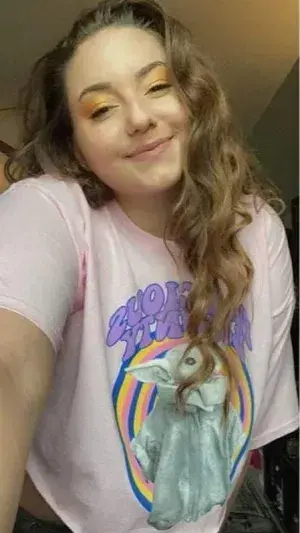 widove1446 (18) female from GB - sexting partner