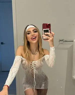 wigew31871 (18) female from CA - sexting partner