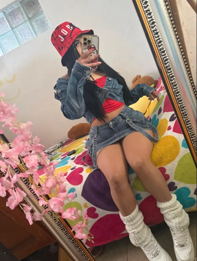 winorij574 (18) female from AU - sexting partner