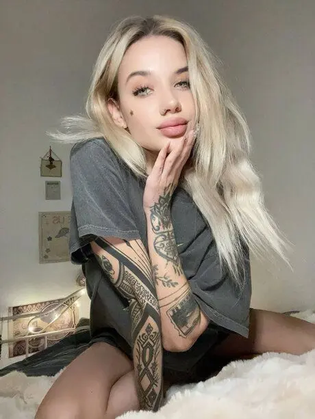 wipese6113 (26) female from US - sexting partner