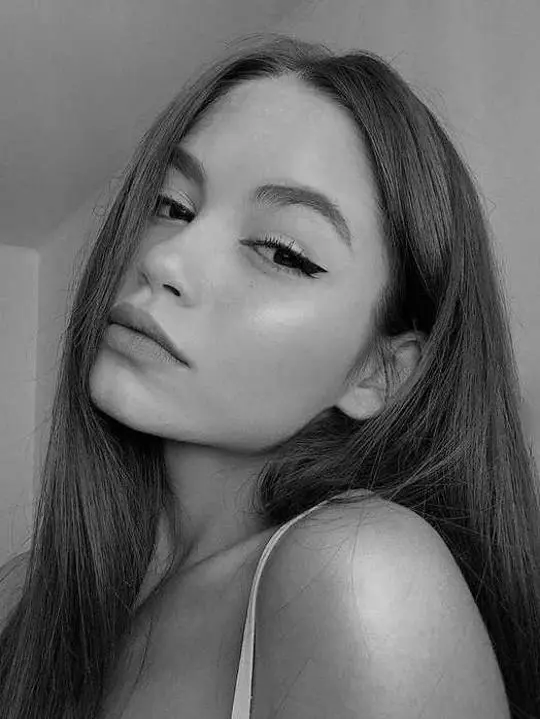 witoja (18) female from AU - sexting partner