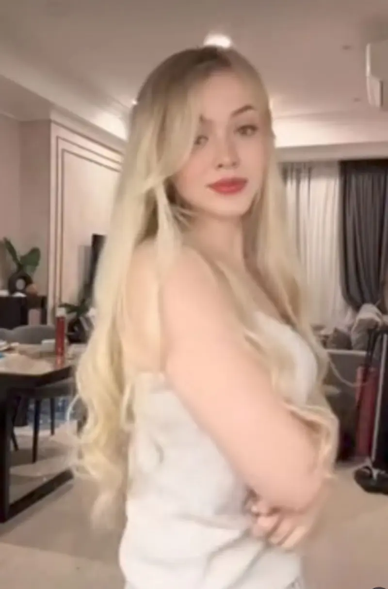 wkjbvgy (18) female from GB - sexting partner