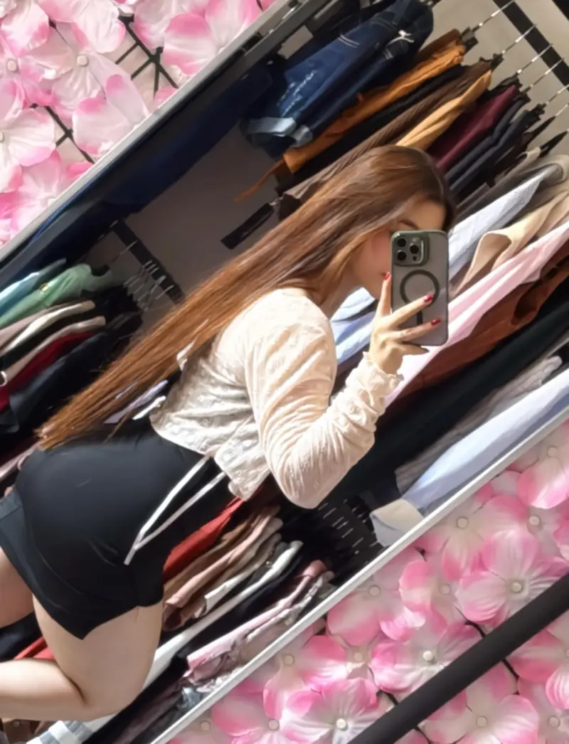 wocirip687 (22) female from US - sexting partner