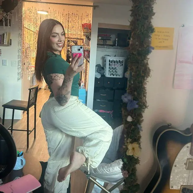 wohifo2350 (18) female from GB - sexting partner