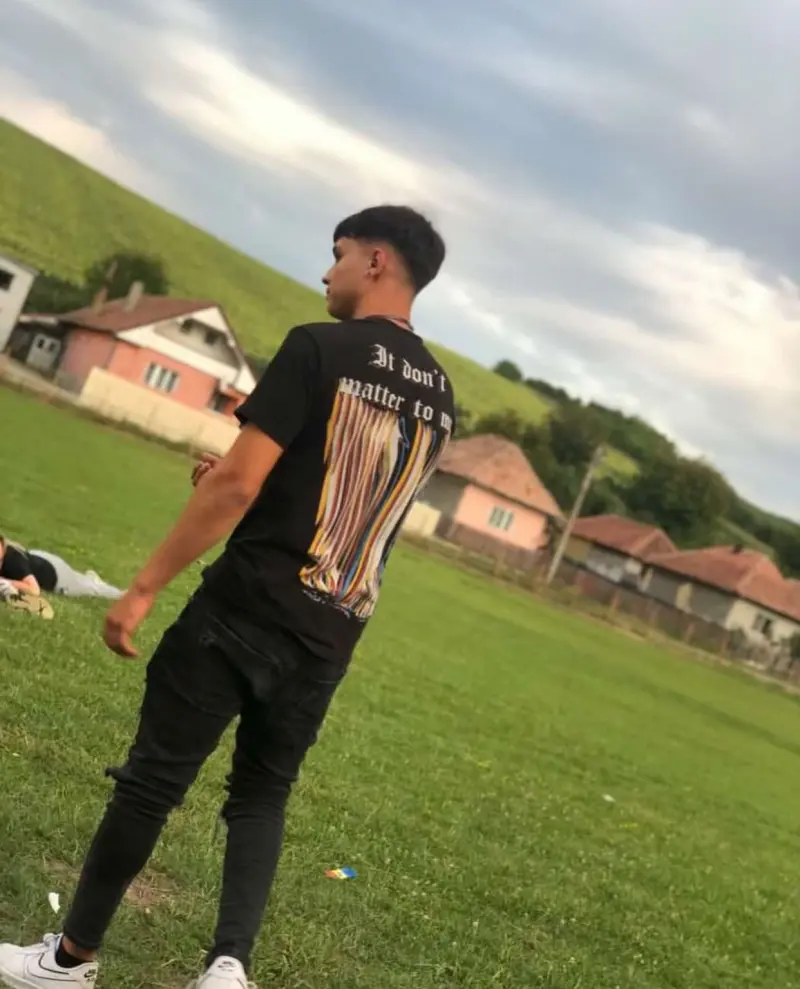 wolf2922922 (19) male from RU - sexting partner