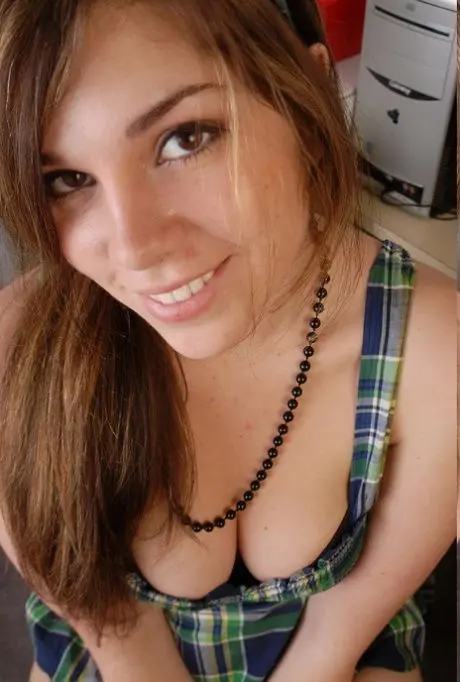 wosek12128 (23) female from GB - sexting partner