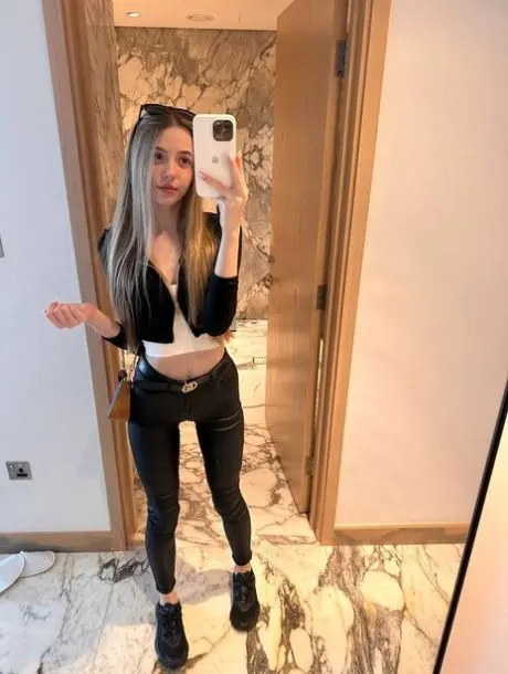 woselo2676 (18) female from US - sexting partner