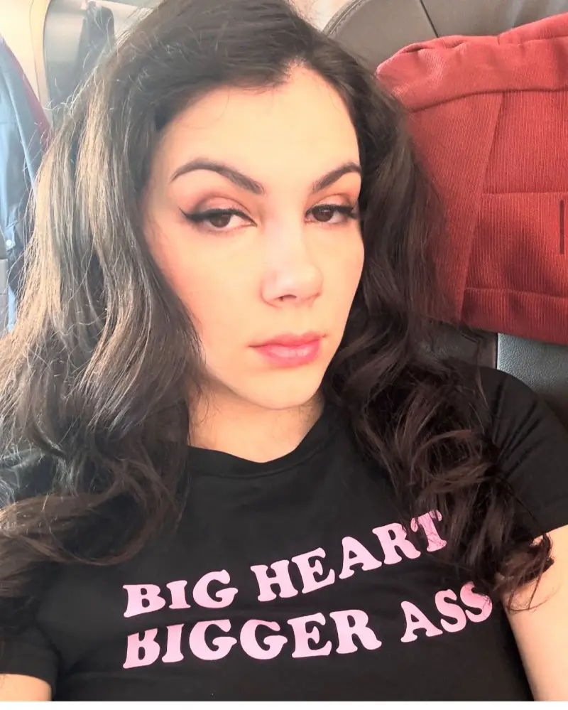 wosif61385 (18) female from US - sexting partner