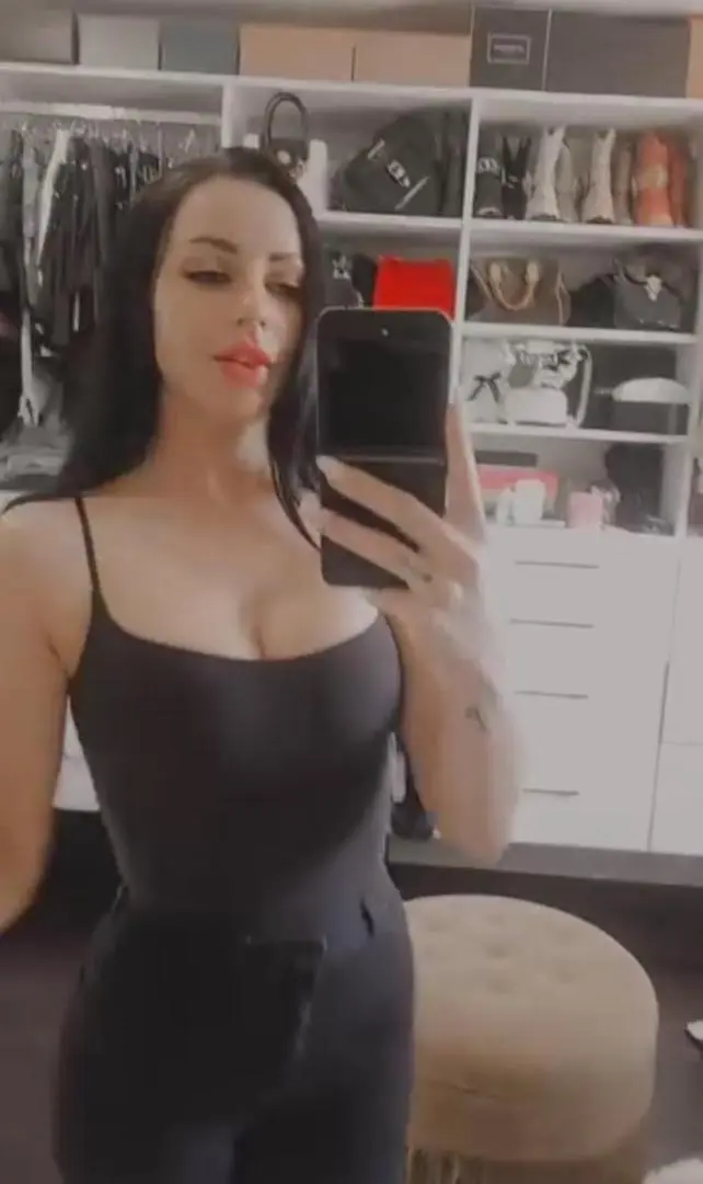 woxksjxjsjznwjxowkxkdn (20) female from US - sexting partner