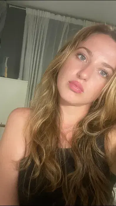 wufaryli (18) female from CA - sexting partner