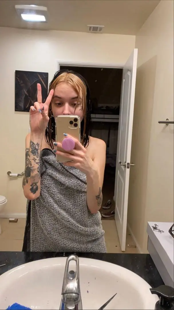 wuraolafalade38 (18) female from US - sexting partner