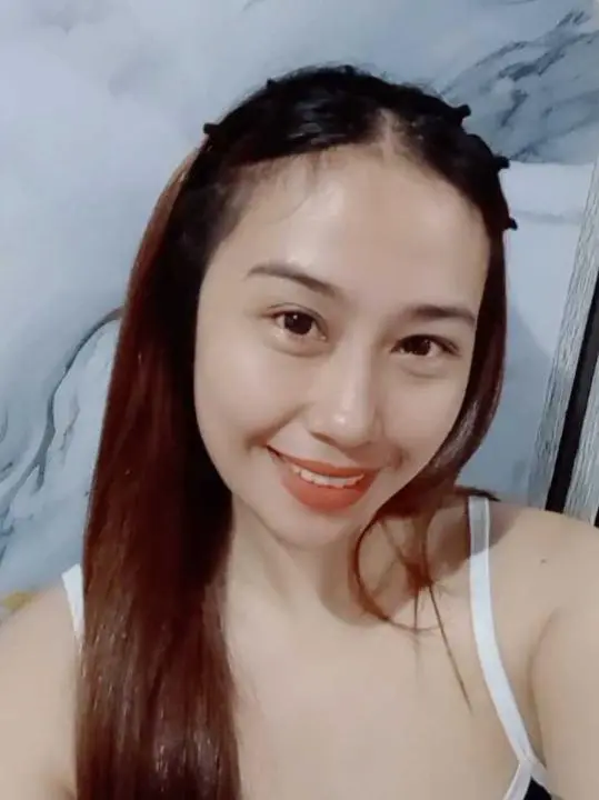 wywaha (18) female from GB - sexting partner