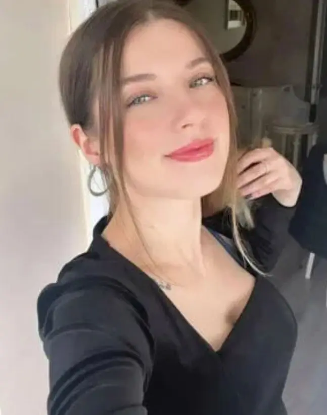 xahatiy (18) female from US - sexting partner