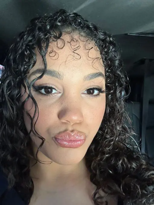 xajinix799 (18) female from US - sexting partner