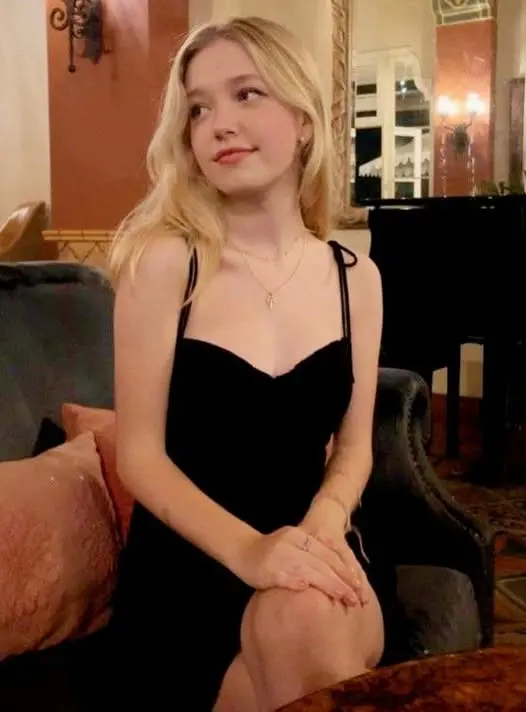 xaloxak800 (18) female from GB - sexting partner