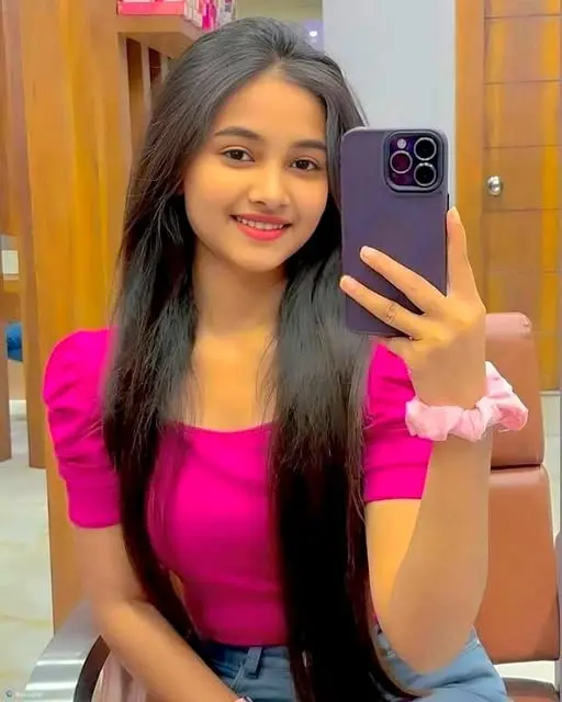 xanijes710 (18) female from AE - sexting partner