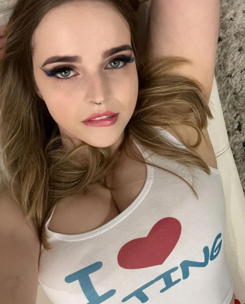 xasaxil186 (18) female from US - sexting partner