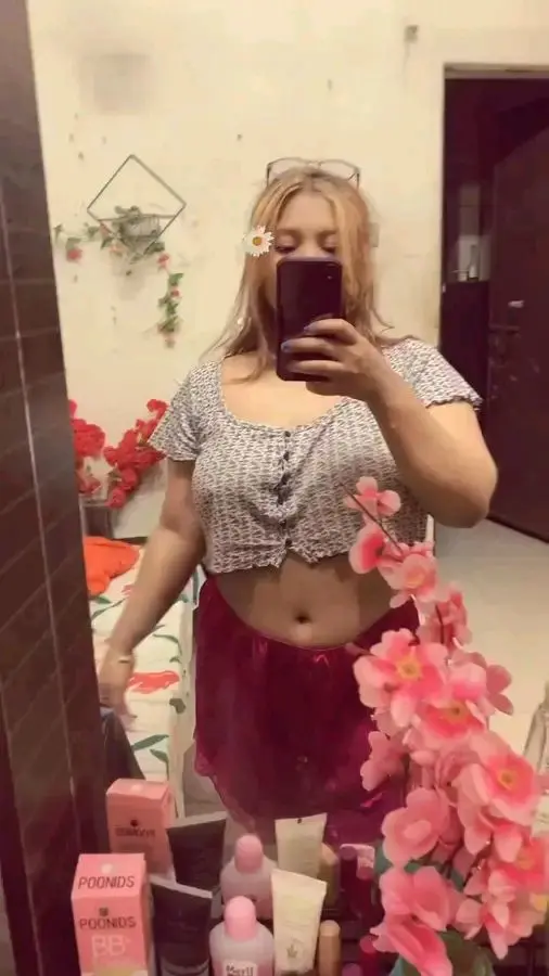 xawip81235 (18) female from GB - sexting partner