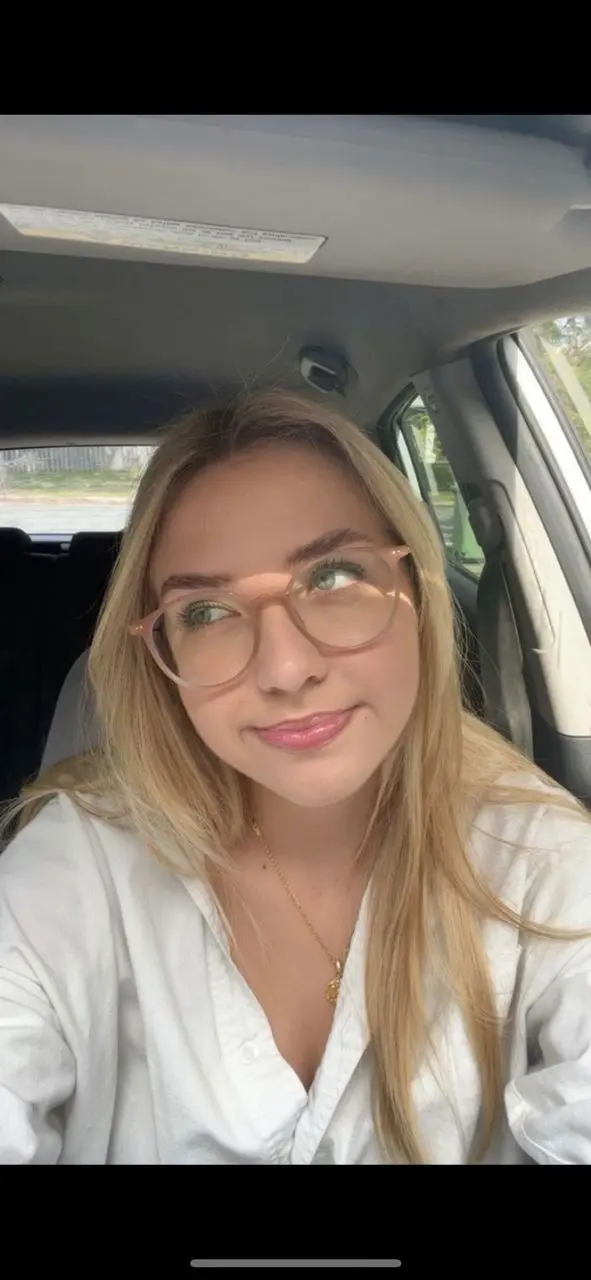 xebij58370 (18) female from US - sexting partner