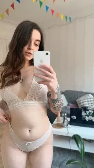 xelat63353 (18) female from GB - sexting partner