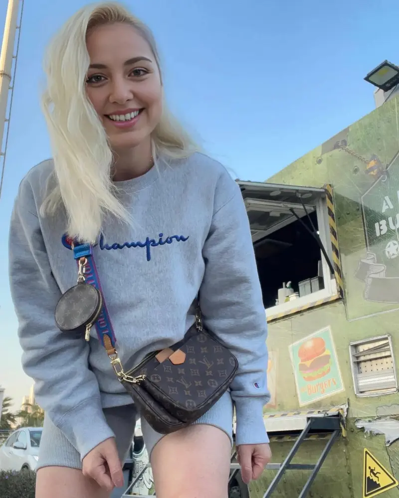 xepekuu (18) female from US - sexting partner