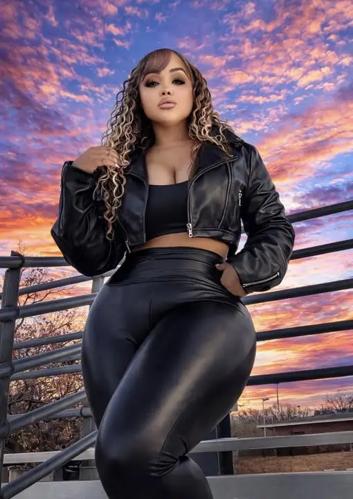 xepew58456 (18) female from AE - sexting partner