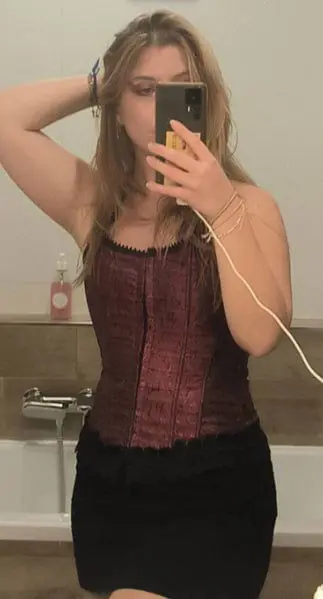 xetewox798 (18) female from AU - sexting partner