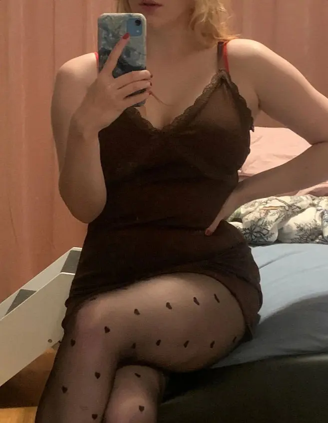 xewigadh (18) female from GB - sexting partner