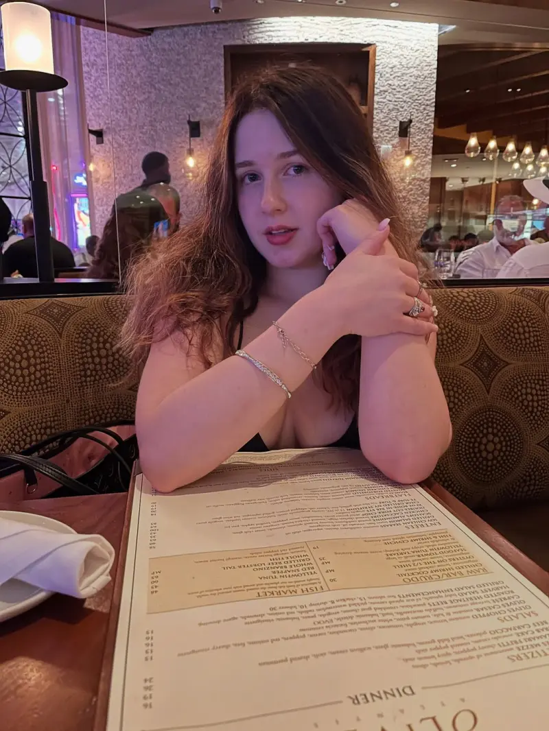 xeyamew135 (18) female from US - sexting partner