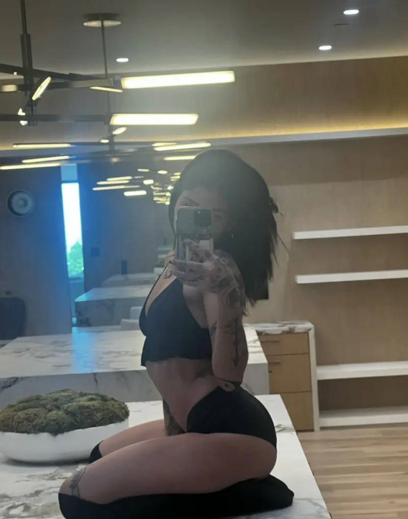 xhoney99 (18) female from US - sexting partner