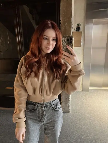 xifec86673 (18) female from US - sexting partner