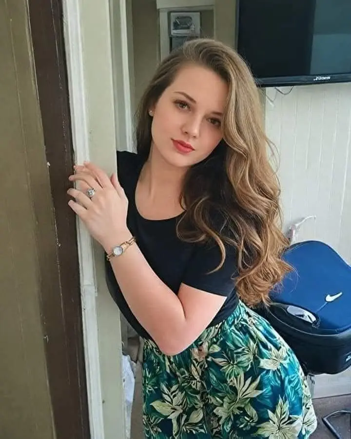 xihakbh (18) female from GB - sexting partner