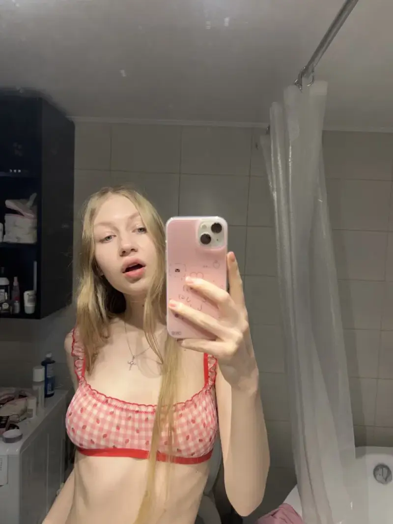 xijir40162 (18) female from ZA - sexting partner