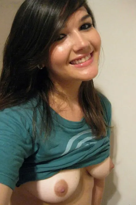 ximah64275 (21) female from DK - sexting partner