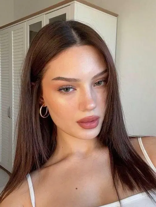 xinip17749 (18) female from US - sexting partner