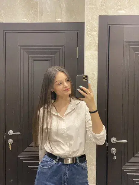 xinor21319 (23) female from AU - sexting partner