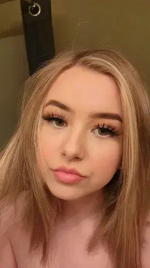 xirojol458 (22) female from GB - sexting partner