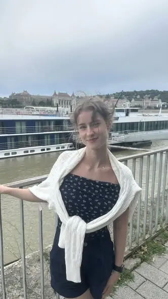 xixid50097 (18) female from GB - sexting partner