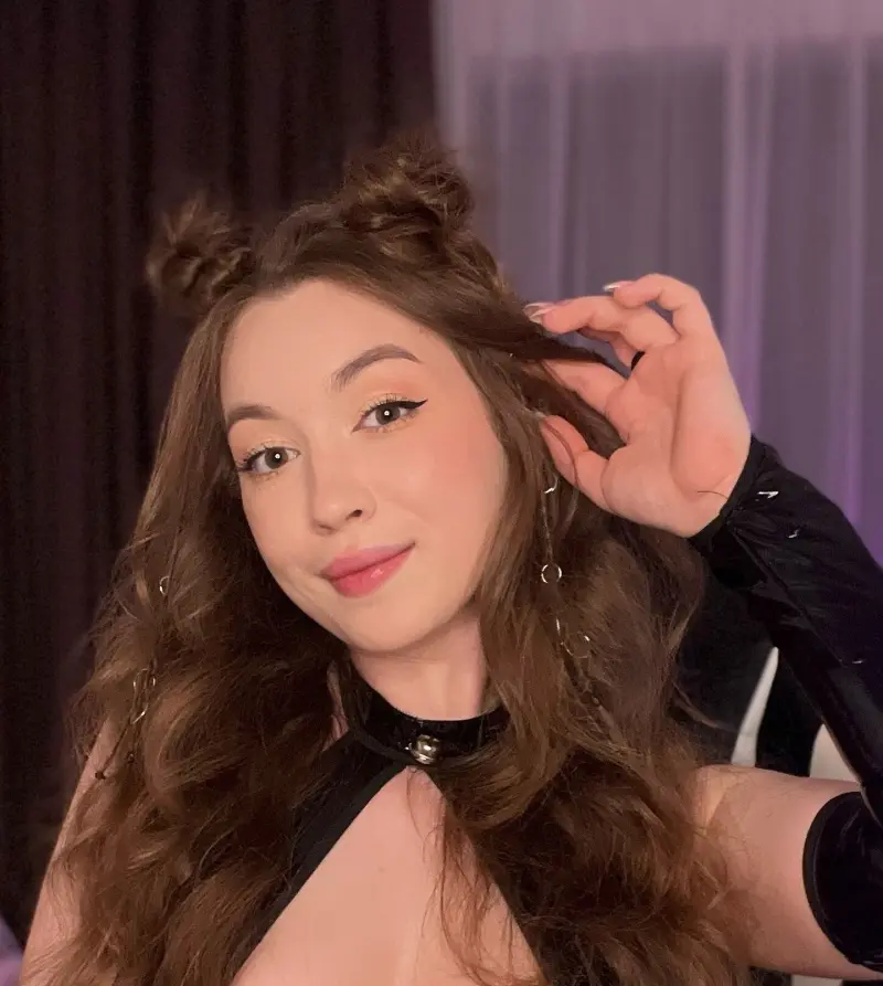 xiyefo7163 (18) female from US - sexting partner