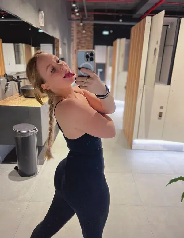 xobod37395 (21) female from DE - sexting partner